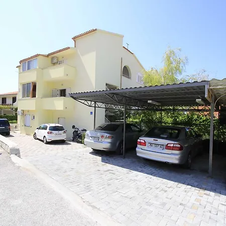 Apartment Maja *