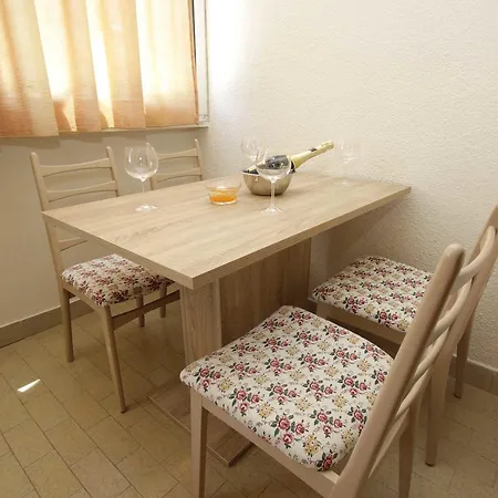 Maja Apartment *